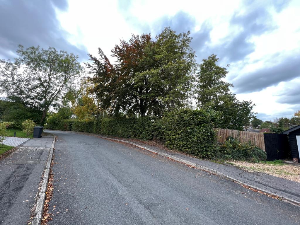 Lot: 134 - UNUSUAL FREEHOLD SITE - Land Beech Close Thruxton Andover